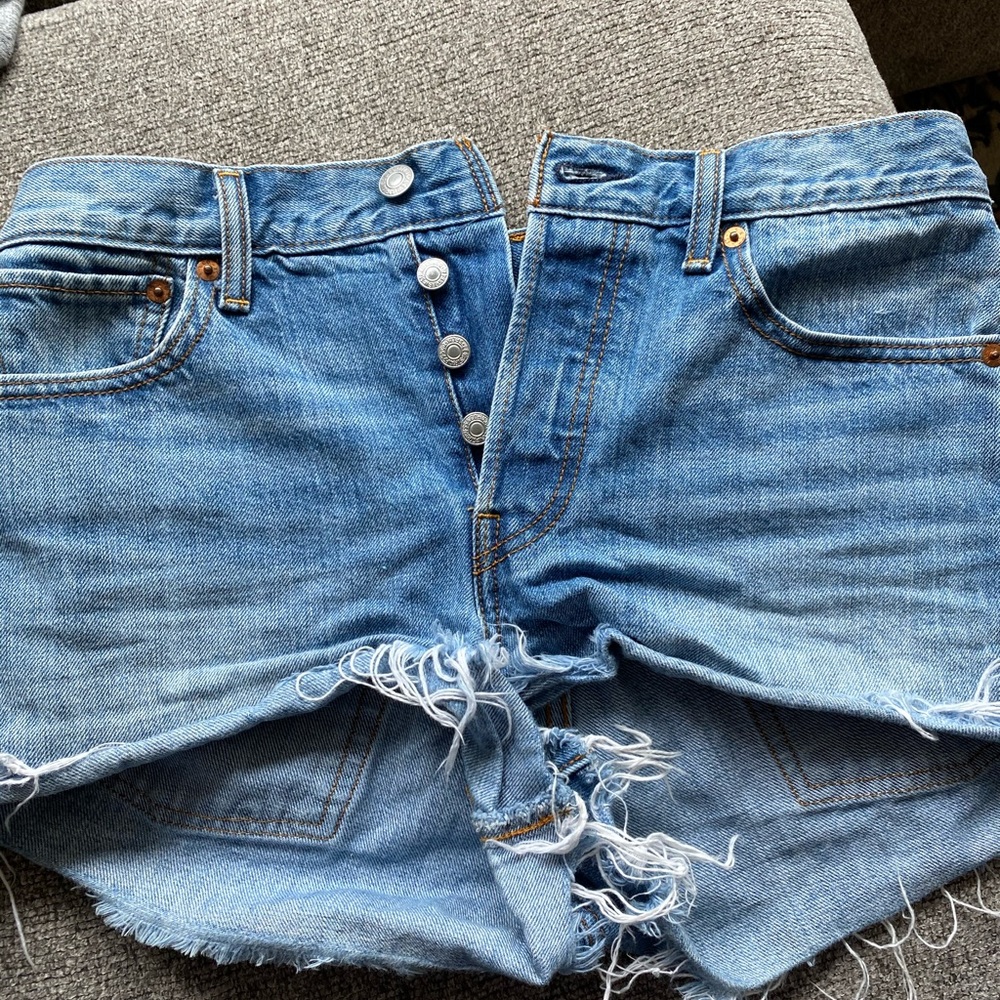 Levi cut off shorts